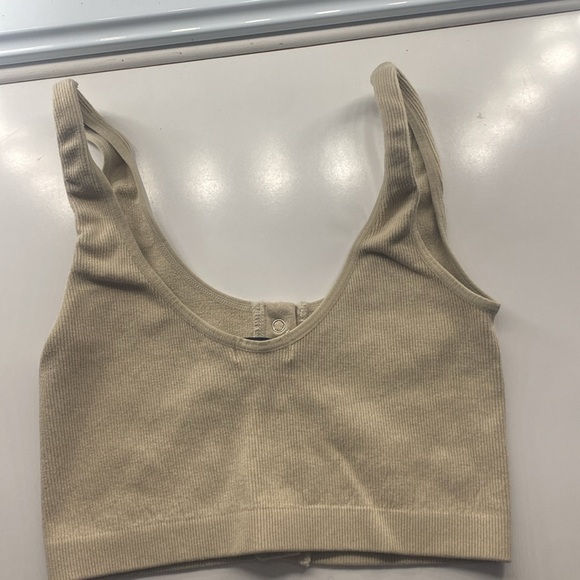 Barley worn nice beige crop top with buttons, Size small - Picture 3 of 3